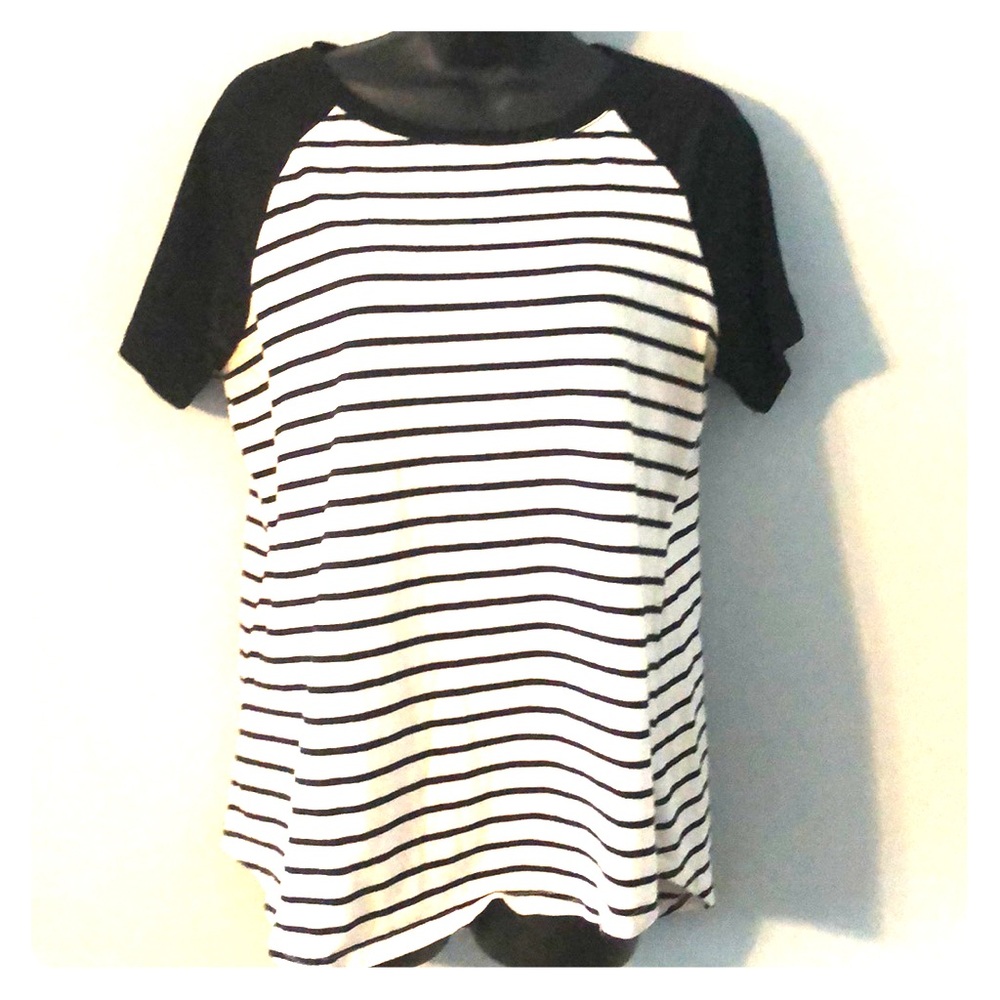 3/$20 Black and white stretch top